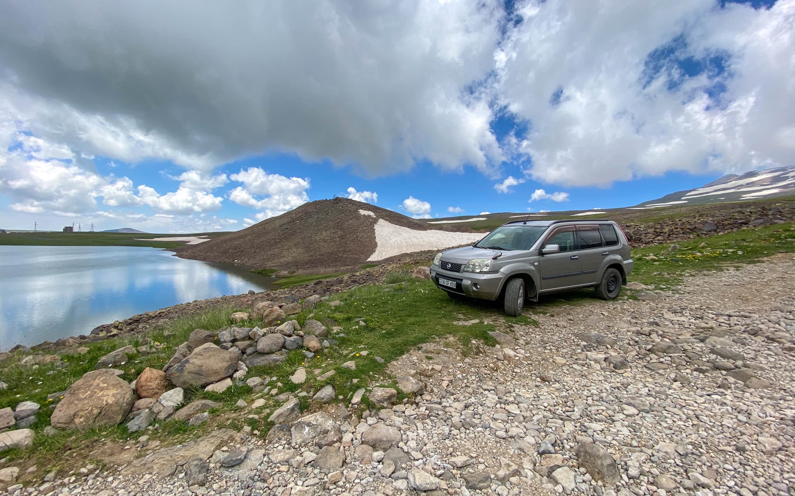 Автомобильное путешествие по Армении. День 1. Армянский алфавит, Крепость Амбер, Арагац, озеро Кари, Спитакский перевал и Лорийская крепость