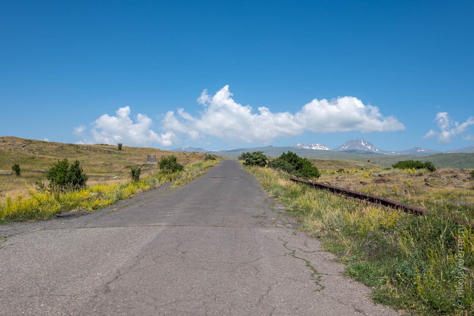 Дорога от Арташавана в сторону Арагаца