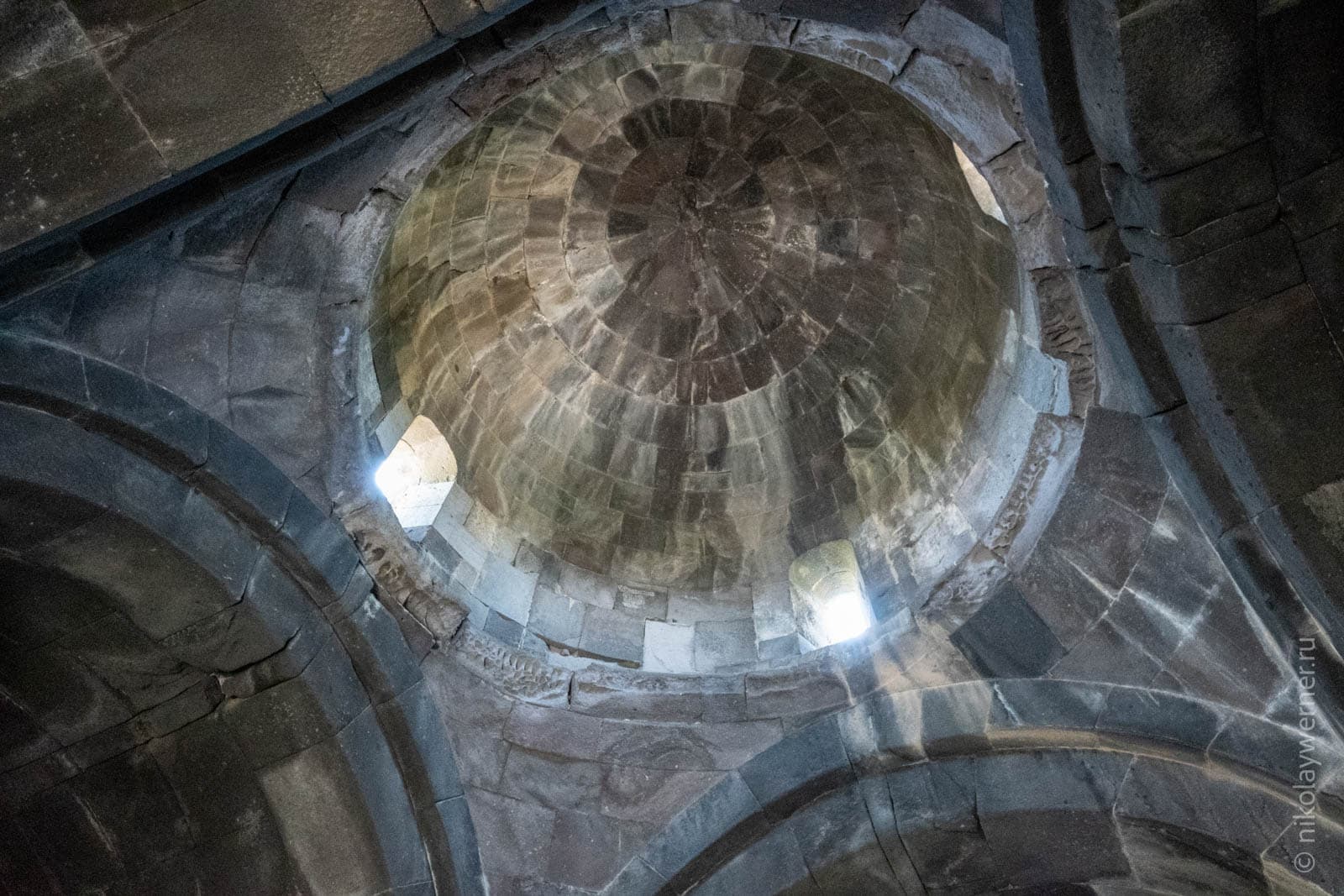 Своды под потолком церкви Ваграмашен