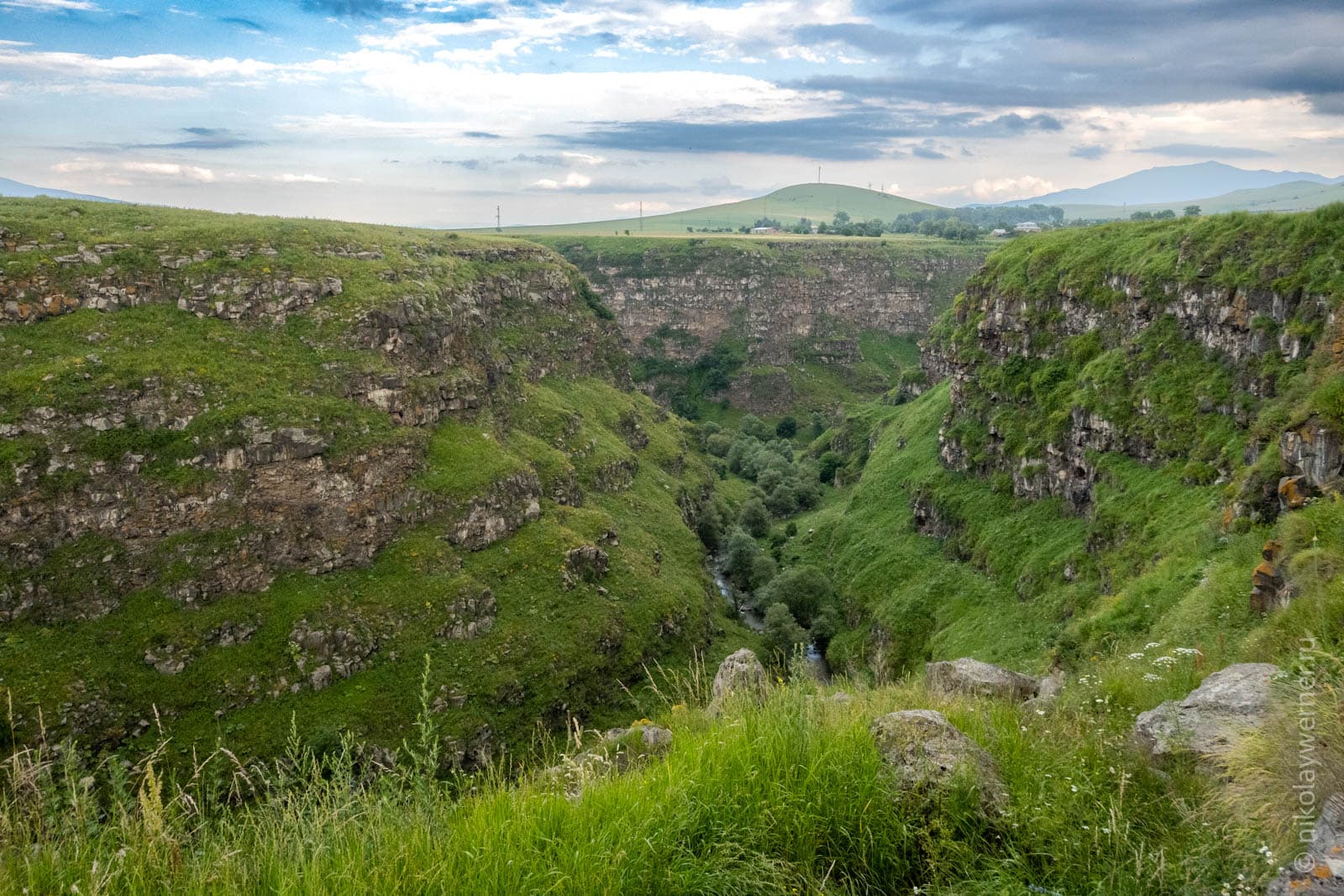Каньон одного из притоков реки Дзорагет