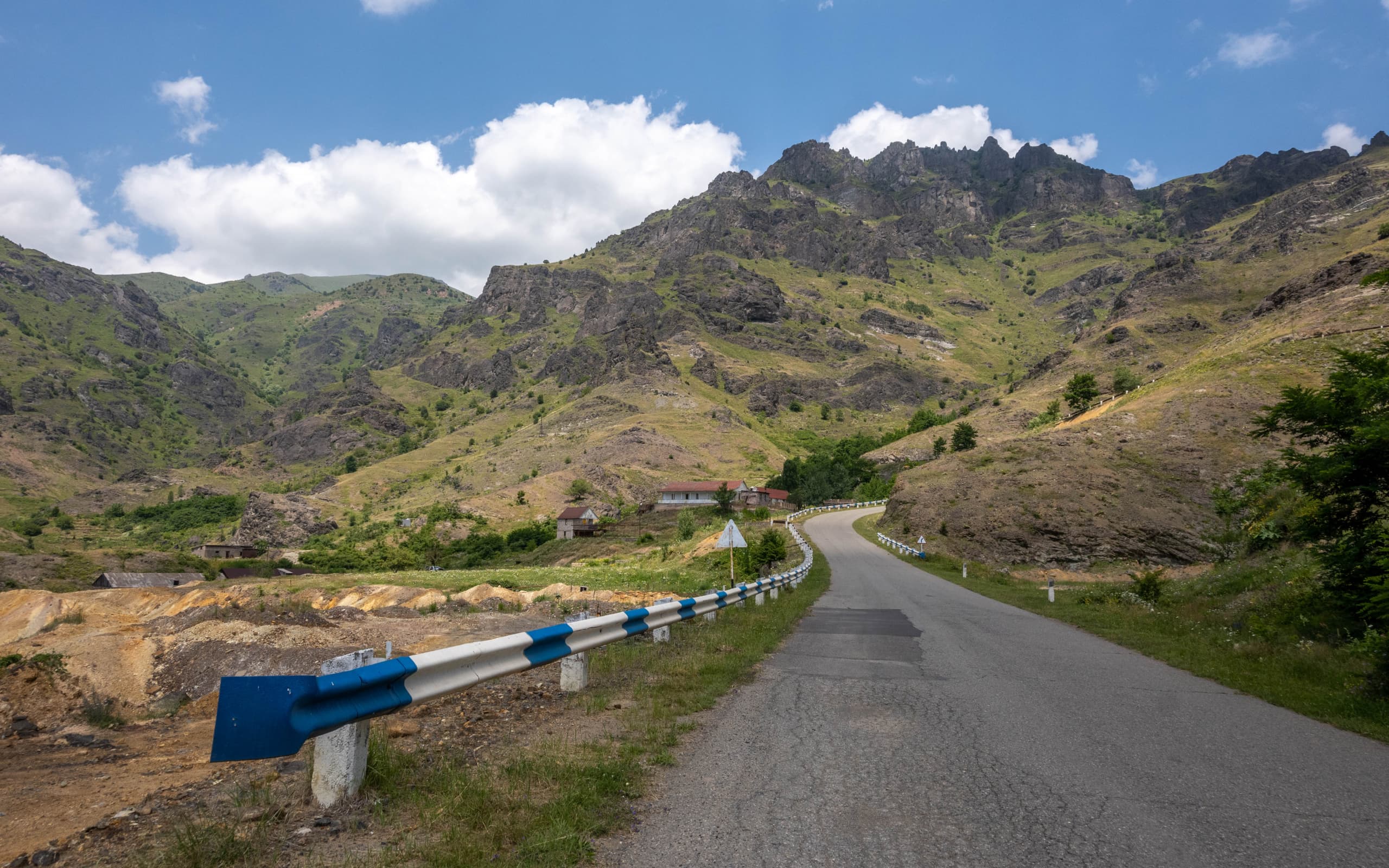 Автомобильное путешествие по Армении. День 2. Алаверди, монастырь Санаин, монастырь Агарцин, озеро Севан